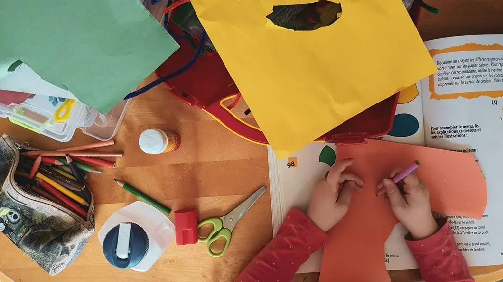 Skapa Egna Gosedjur Förvandla Ditt Barns Fantasi till Unika Gosedjur- Barn som gör handgjorda leksaker