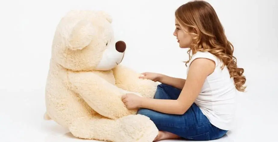 Lille pige og tøjdyr